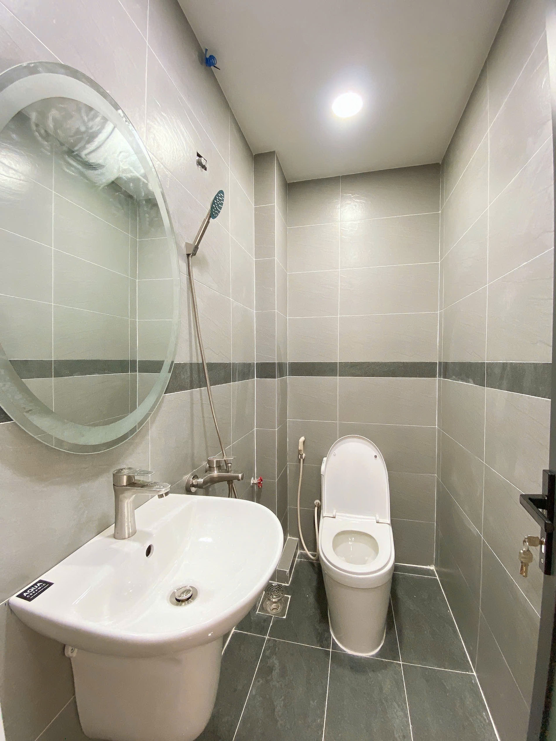 Nhà phố 2 lầu, sân thượng (3,5mx17m) gồm mặt bằng k.doanh và 6 phòng d.vụ Đường Nguyễn Thanh Tuyền